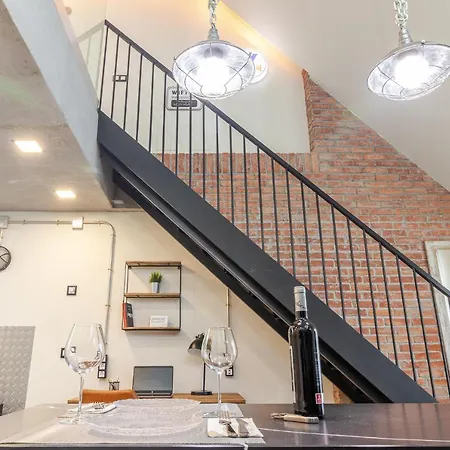Lägenhet Flatguest Industrial Loft By Marina - Wifi *