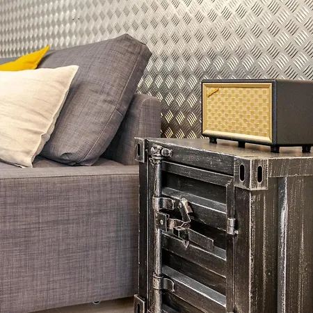 Flatguest Industrial Loft By Marina - Wifi Lägenhet *
