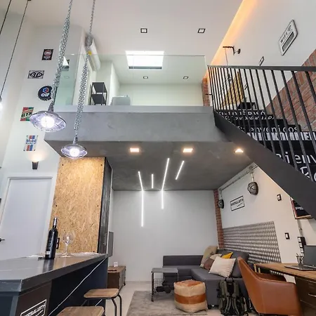 아파트 Flatguest Industrial Loft By Marina - Wifi *
